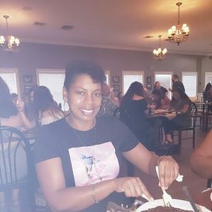 Meet your Posher, Shea